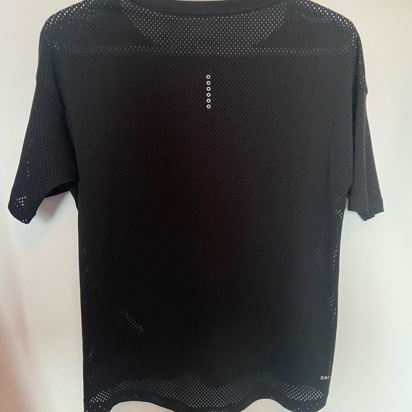 NIKE breathable workout top😁 - Picture 2 of 4